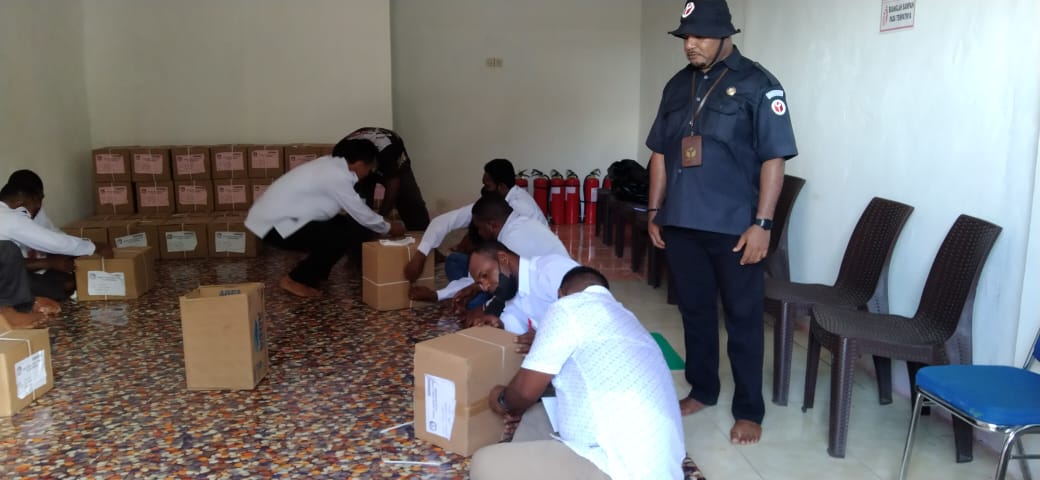 BAWASLU TELUK WONDAMA INTENSIFKAN PENGAWASAN PELIPATAN SURAT SUARA PEMILU 2024