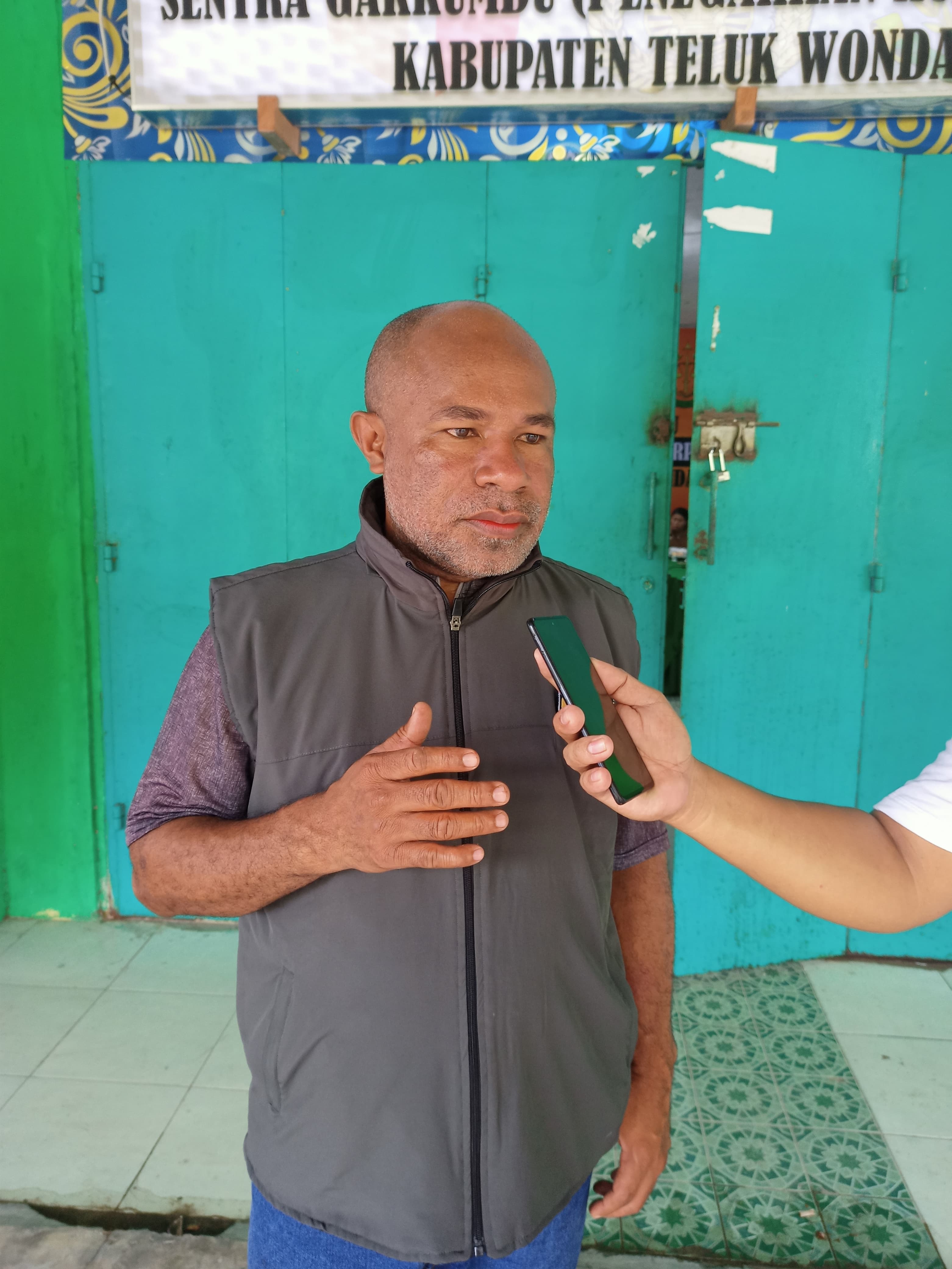 MENJELANG MASA TENANG BAWASLU TELU WONDAMA PASTIKAN TIDAK  ADA PESERTA PEMILU YANG MELANGGAR ATURAN