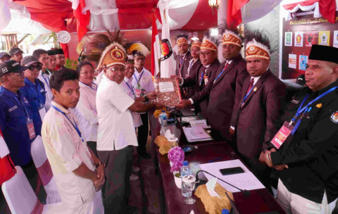 Pasangan Calon Hendrik Mambor-Andarias Kayukatuy (HEMAT)