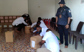 BAWASLU TELUK WONDAMA INTENSIFKAN PENGAWASAN PELIPATAN SURAT SUARA PEMILU 2024